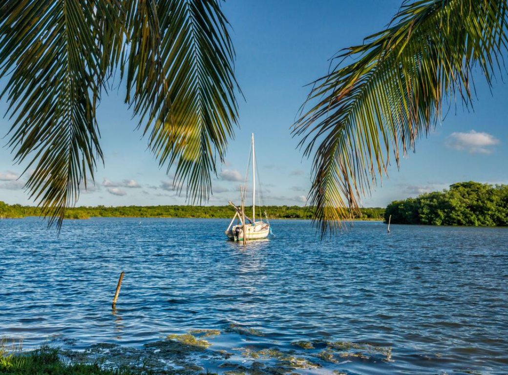 2AX8HY8 Boat at Chetumal Bay, Caribbean Sea coast, village of Copper Bank aka San Fernando, Cerros Peninsula, Corozal District, Belize, Central America