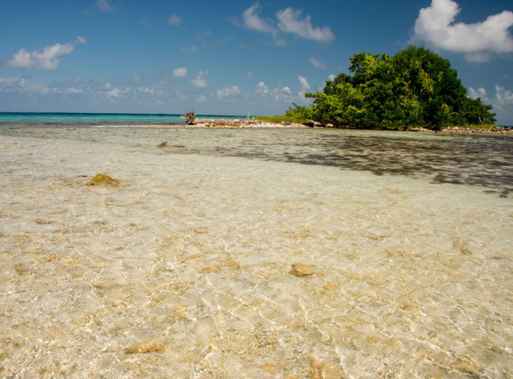 DX0FR8 Belize, Caribbean Sea, Stann Creek District near Placencia. Laughing Bird Caye National Park.